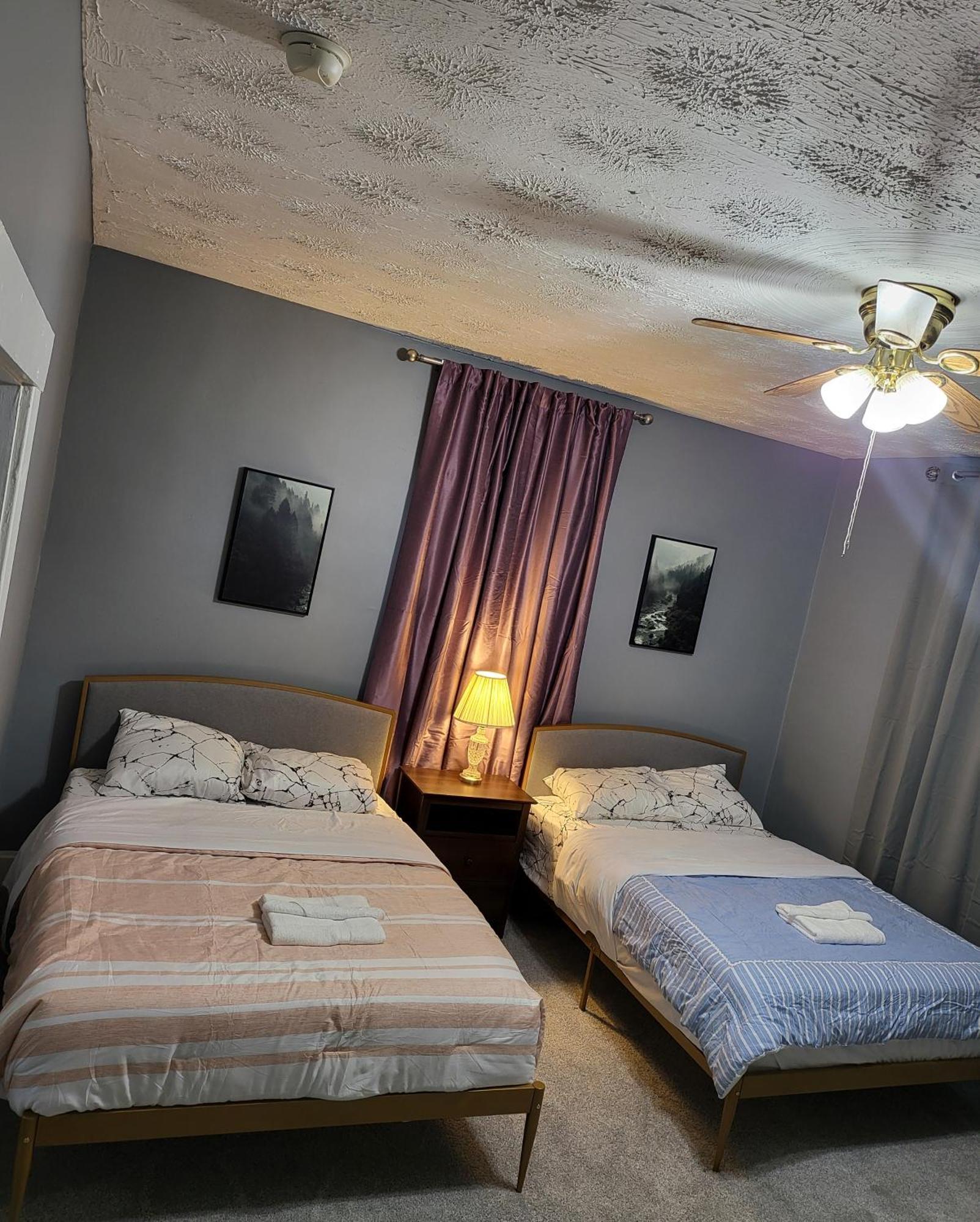 Guest Room With Two Double Beds In Columbus Oh, Airport Location Экстерьер фото
