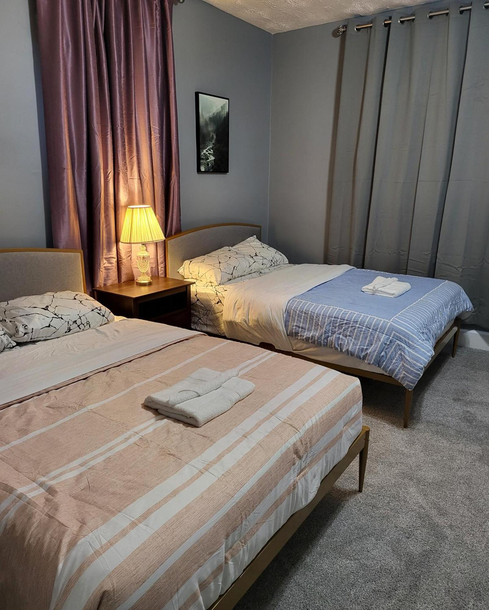 Guest Room With Two Double Beds In Columbus Oh, Airport Location Экстерьер фото